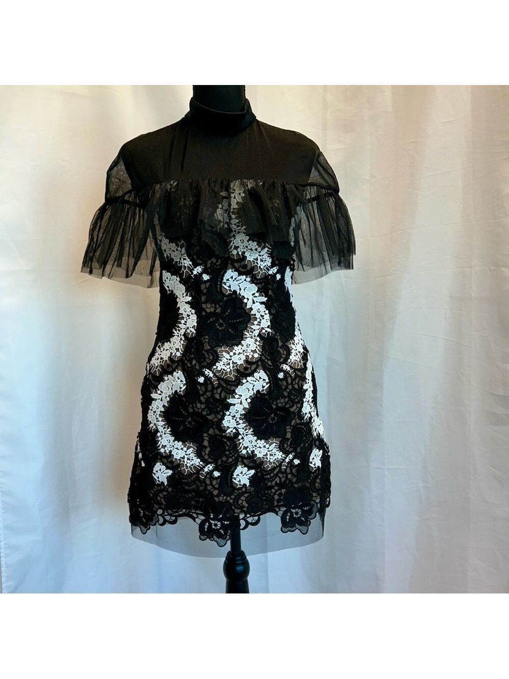 Self-portrait black white floral vine mini dress mesh tulle short sleeve crochet